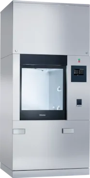 Miele PLW 8617 laboratoriediskmaskin i rostfritt stål sedd snett framifrån, med vertikal skjutdörr i glas och manöverpanel högst upp på fronten.